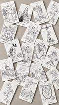 Klare Zeichen – Schwarz-Weiß-Tarot mit 78 Karten – Produktansicht 1