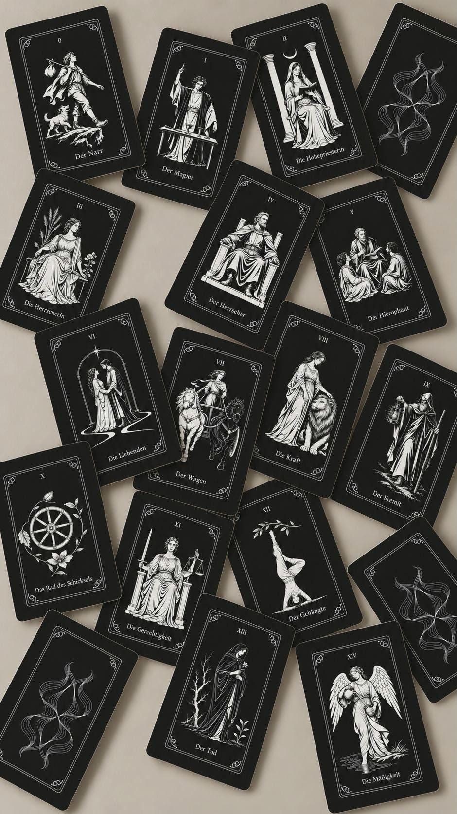 Nachtlinie – Schwarz-Weiß-Tarot mit 78 Karten – Produktansicht 1